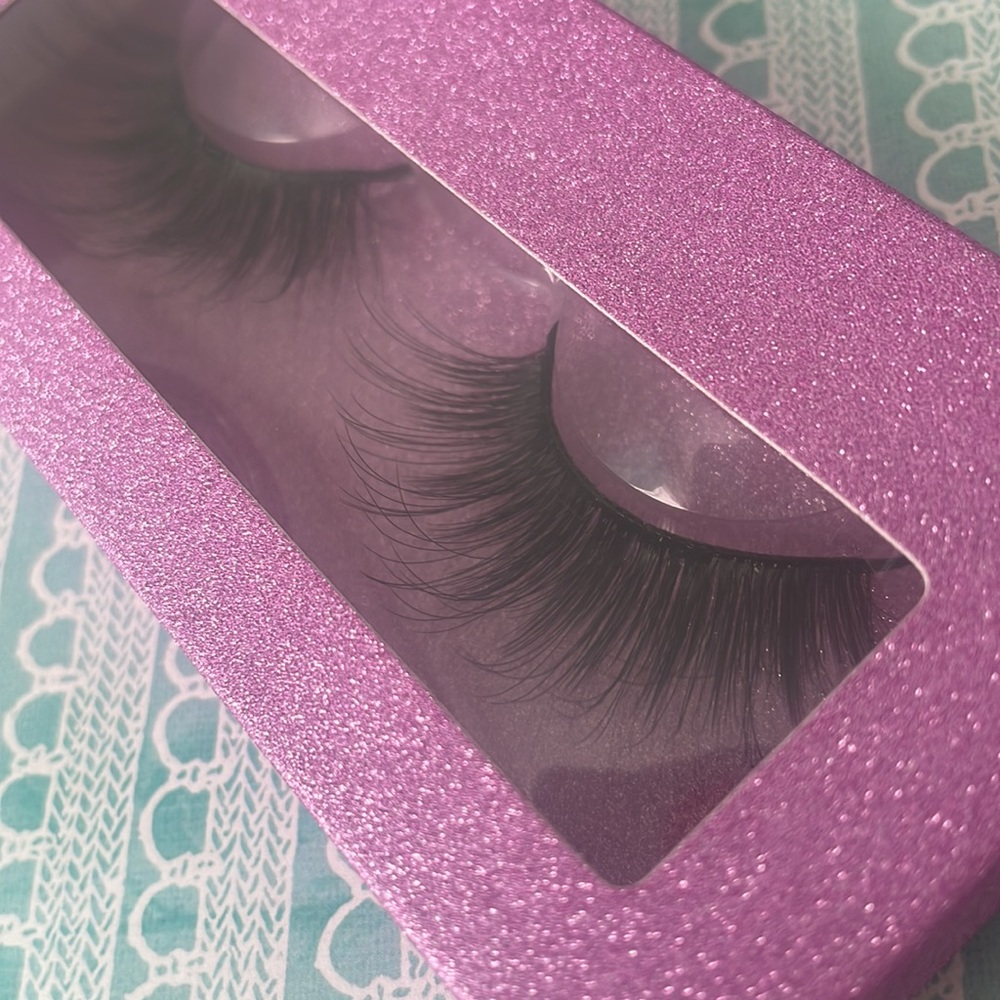 Diana Wispy Lashes - Picture 2 of 2